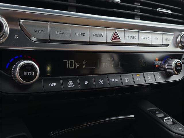 Photo of 2022 Glacial White Pearl Kia Telluride
