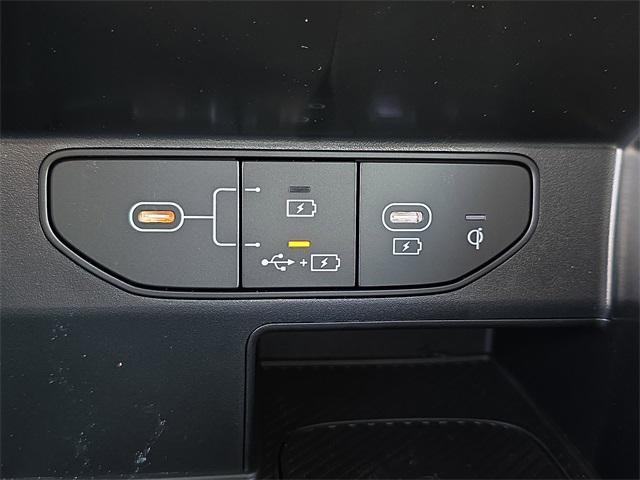 Photo of 2025 Ebony Black Kia Sorento