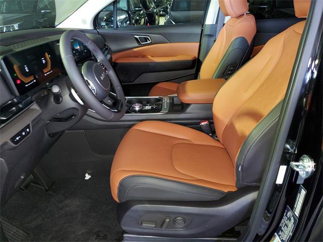 Photo of 2025 Aurora Black Pearl Kia Carnival Hybrid