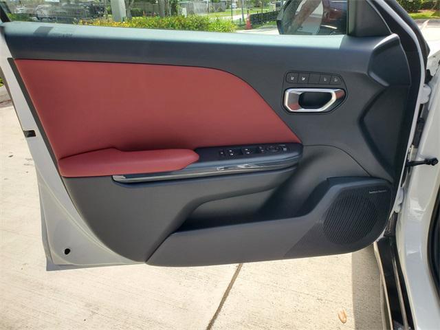 Photo of 2025 Snow White Pearl Kia K4
