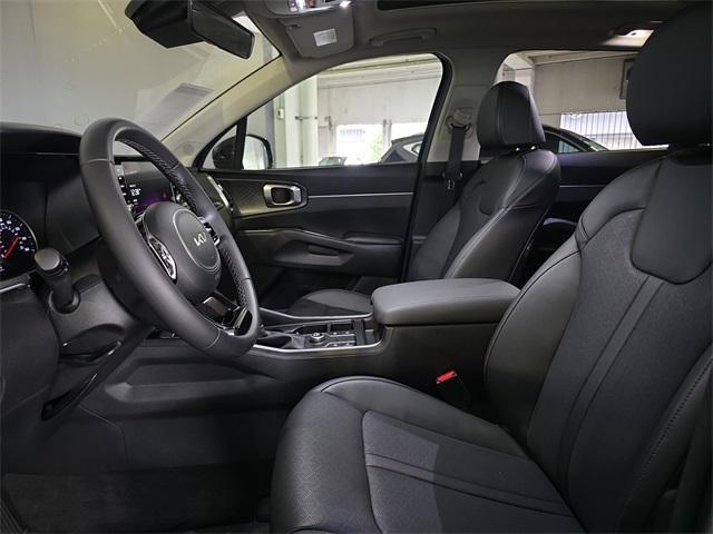Photo of 2023 Sapphire Blue Kia Sorento
