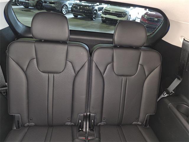 Photo of 2023 Sapphire Blue Kia Sorento