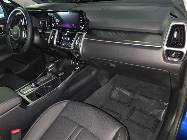 Photo of 2023 Sapphire Blue Kia Sorento
