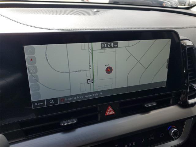Photo of 2024 Glacial White Pearl Kia Sportage