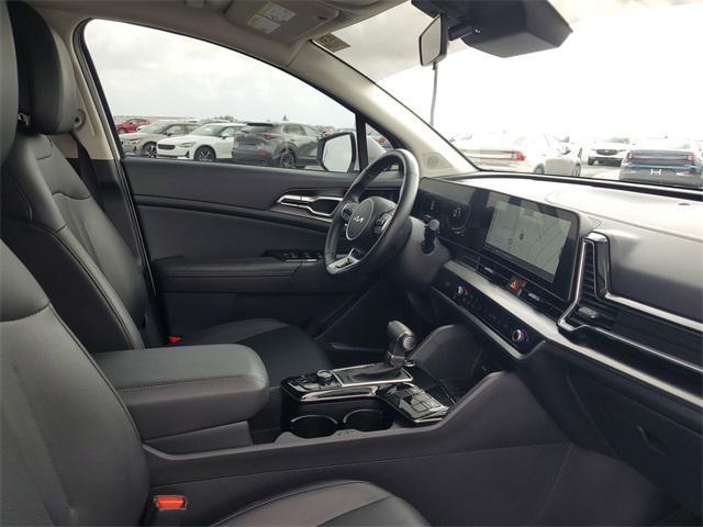 Photo of 2024 Glacial White Pearl Kia Sportage