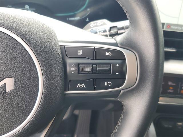 Photo of 2024 Glacial White Pearl Kia Sportage