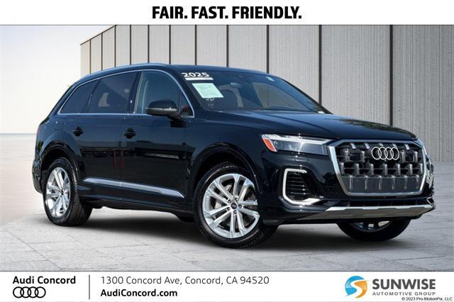 Photo of 2025 Mythos Black Metallic Audi Q7