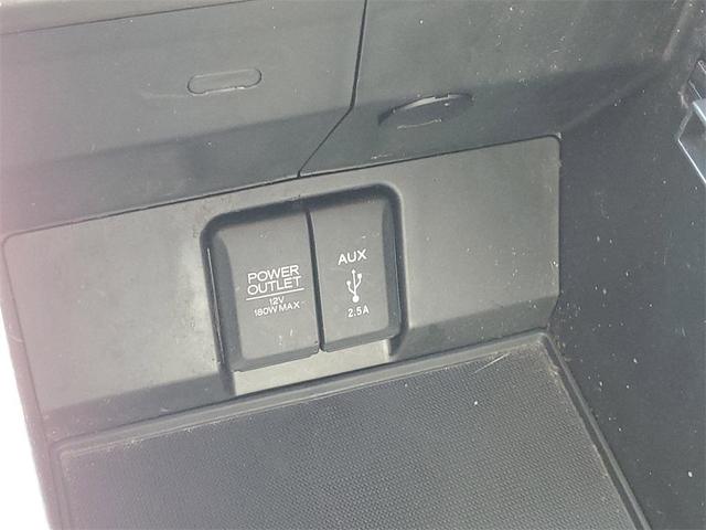 Photo of 2018 Lunar Silver Metallic Honda Pilot