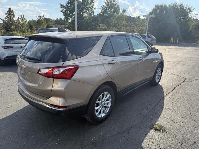 Photo of 2018 Sandy Ridge Metallic Chevrolet Equinox