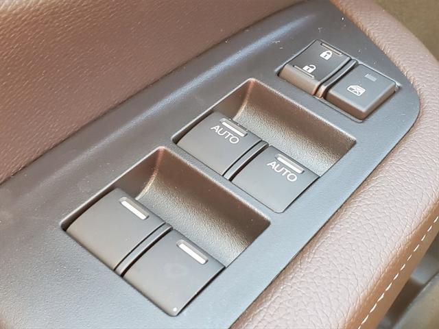 Photo of 2025 Platinum White Pearl Honda Ridgeline