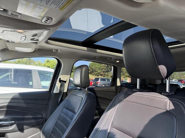 Photo of 2018 White Platinum Metallic Tri-Coat Ford Escape