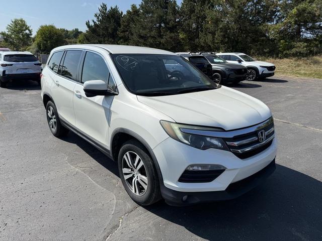 Photo of 2016 White Diamond Pearl Honda Pilot