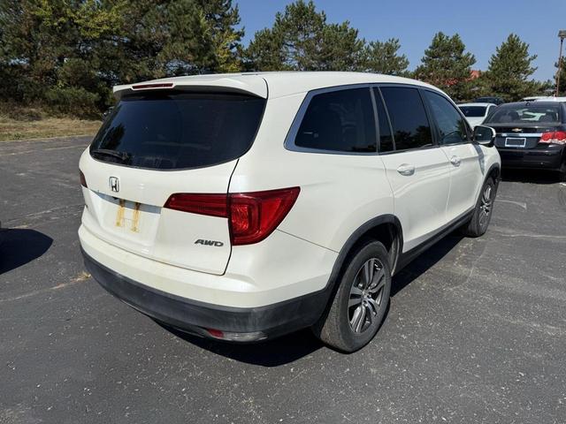 Photo of 2016 White Diamond Pearl Honda Pilot