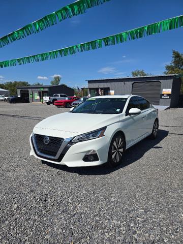 Photo of 2021 WHITE Nissan Altima