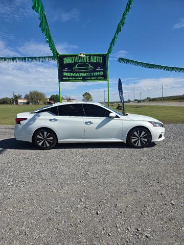 Photo of 2021 WHITE Nissan Altima