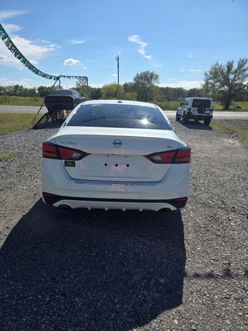 Photo of 2021 WHITE Nissan Altima