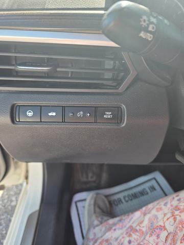 Photo of 2021 WHITE Nissan Altima