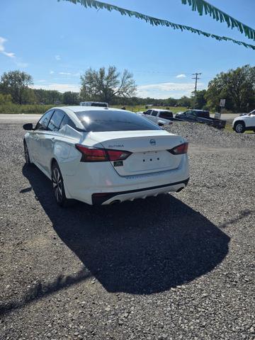 Photo of 2021 WHITE Nissan Altima