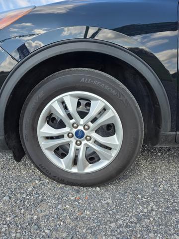 Photo of 2022 black Ford Escape