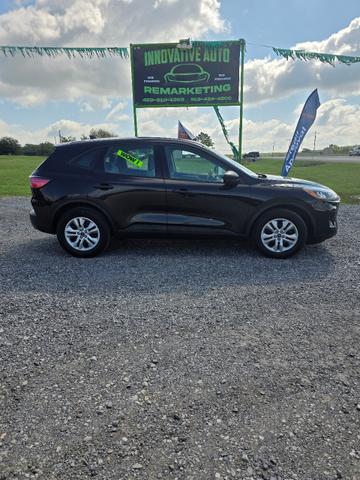 Photo of 2022 black Ford Escape