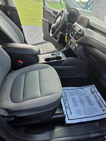 Photo of 2022 black Ford Escape