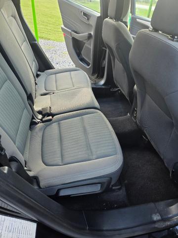 Photo of 2022 black Ford Escape