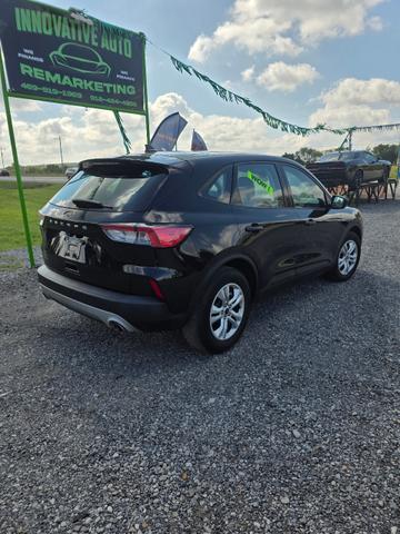 Photo of 2022 black Ford Escape