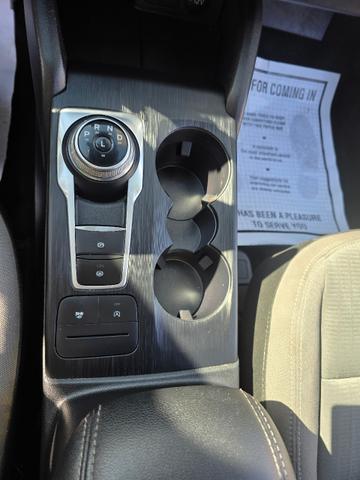 Photo of 2022 black Ford Escape