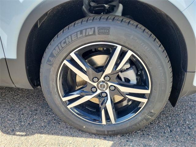 Photo of 2025 Cloud 9 White Volvo XC40