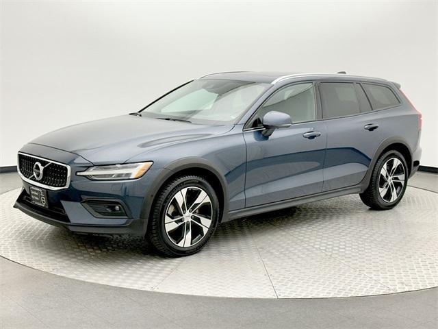 2022 Volvo V60 Cross Country