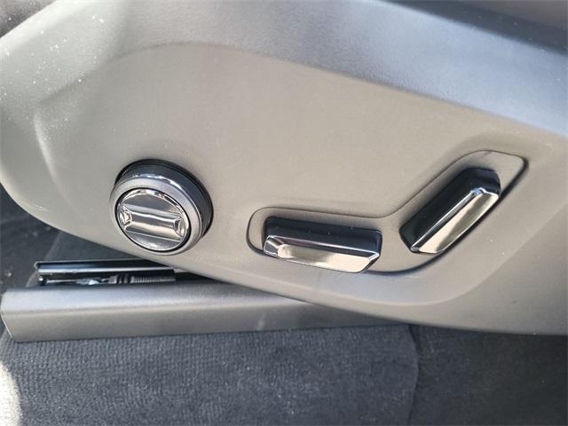 Photo of 2025 White Volvo XC90