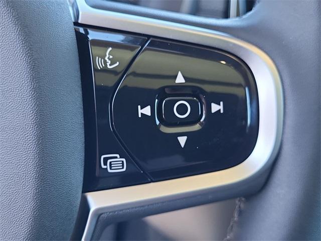Photo of 2025 White Volvo XC90