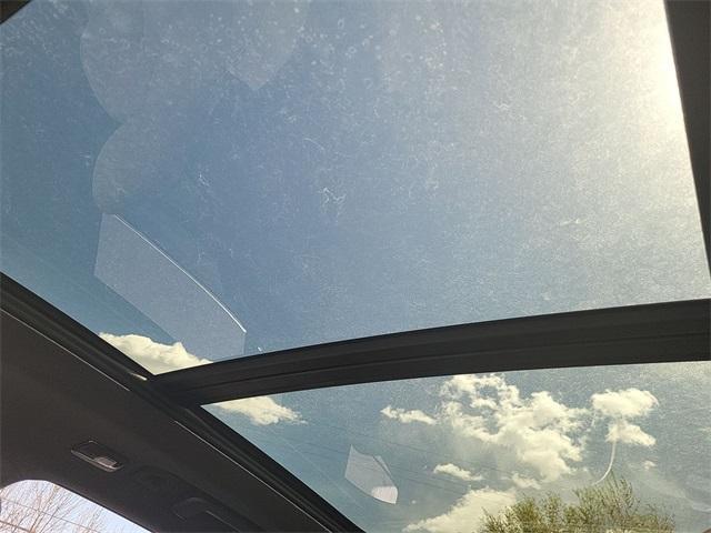 Photo of 2025 Crystal White Volvo XC90