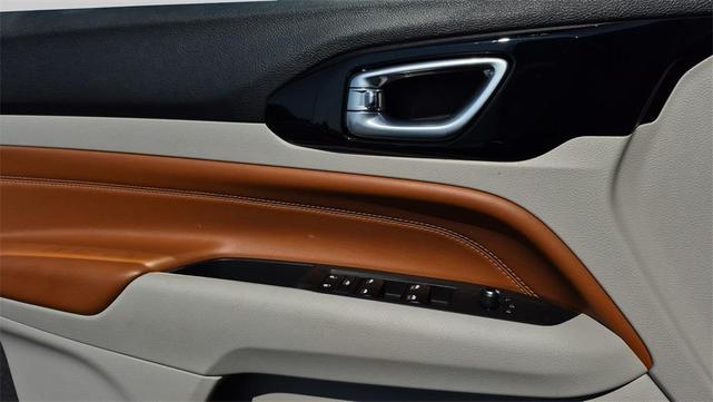 Photo of 2023 Granite Crystal Clearcoat Metallic Jeep Compass