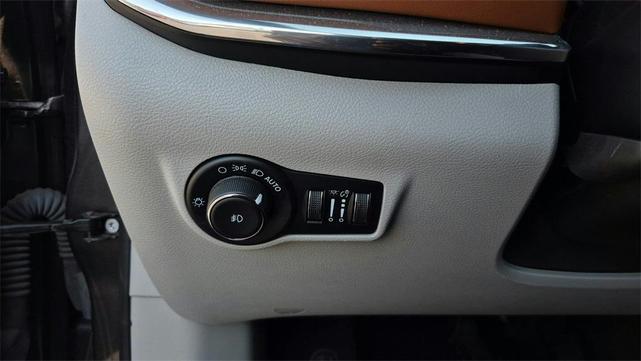 Photo of 2023 Granite Crystal Clearcoat Metallic Jeep Compass