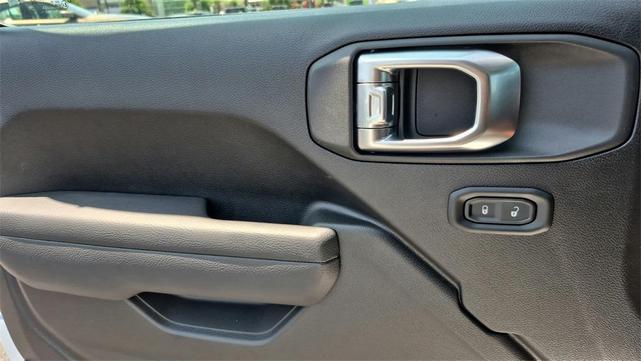 Photo of 2025 Bright White Clearcoat Jeep Wrangler