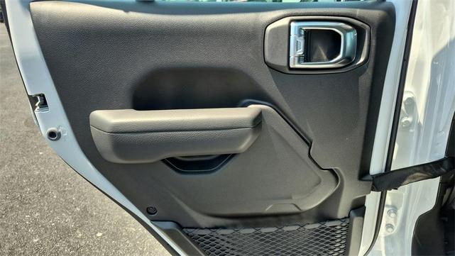 Photo of 2025 Bright White Clearcoat Jeep Wrangler