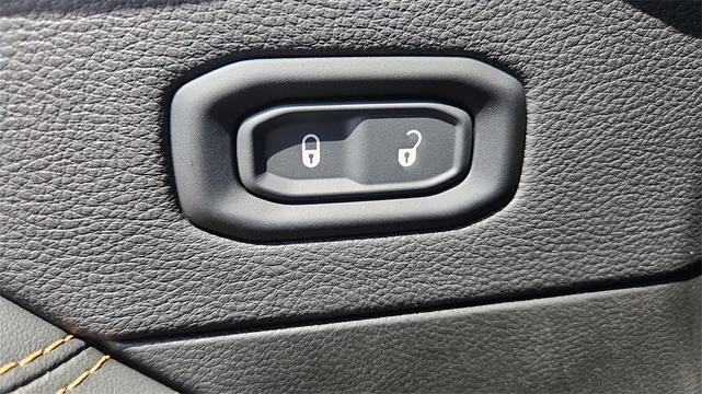 Photo of 2025 Fathom Blue Pearlcoat Jeep Gladiator