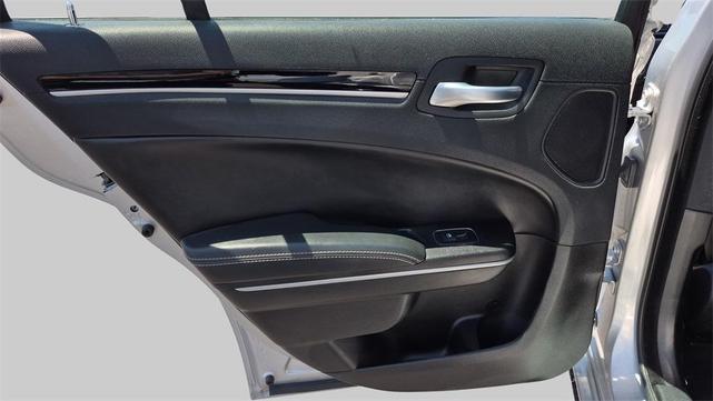 Photo of 2023 Silver Mist Clearcoat Chrysler 300
