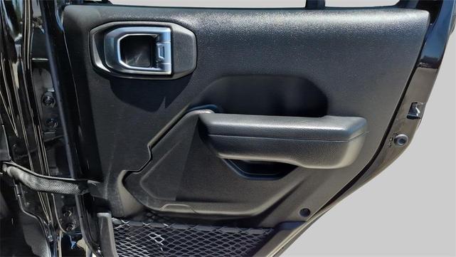 Photo of 2023 Black Clearcoat Jeep Gladiator