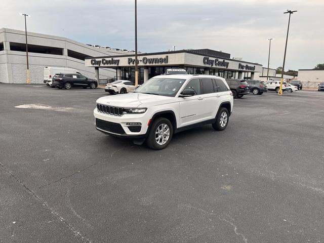 Photo of 2023 Bright White Clearcoat Jeep Grand Cherokee