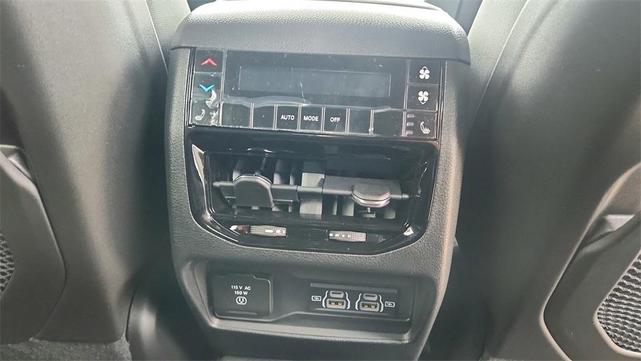 Photo of 2025 Diamond Black Jeep Grand Cherokee L
