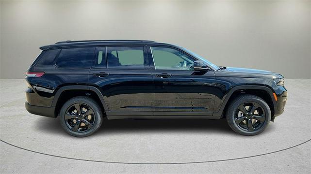 Photo of 2025 Diamond Black Jeep Grand Cherokee L