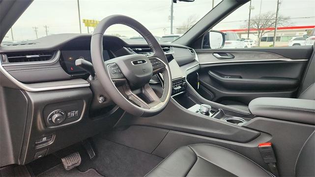 Photo of 2025 Diamond Black Jeep Grand Cherokee L