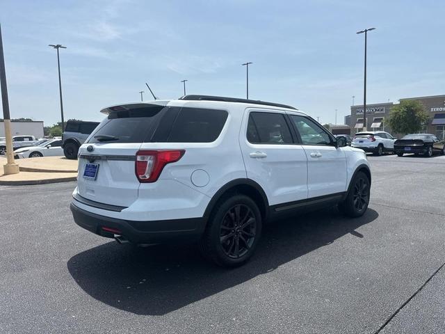 Photo of 2019 Oxford White Ford Explorer