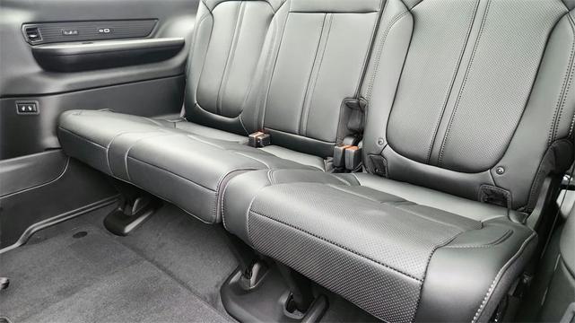 Photo of 2025 Diamond Black Jeep Wagoneer L