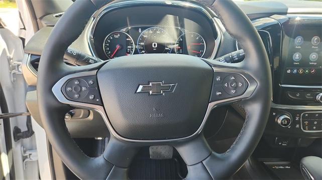Photo of 2023 Summit White Chevrolet Traverse