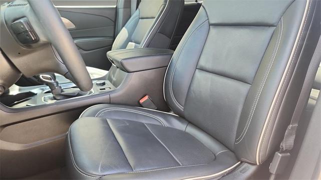 Photo of 2023 Summit White Chevrolet Traverse