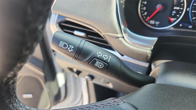 Photo of 2023 Summit White Chevrolet Traverse