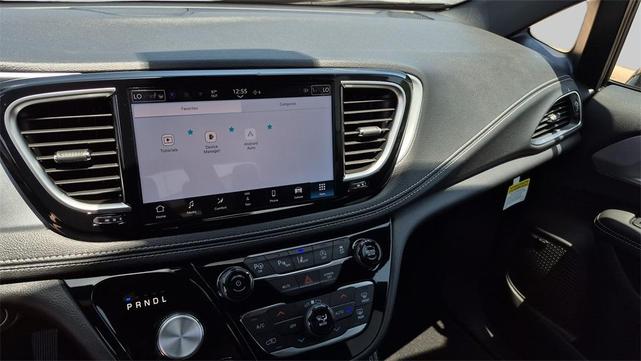 Photo of 2025 Diamond Black Chrysler Pacifica